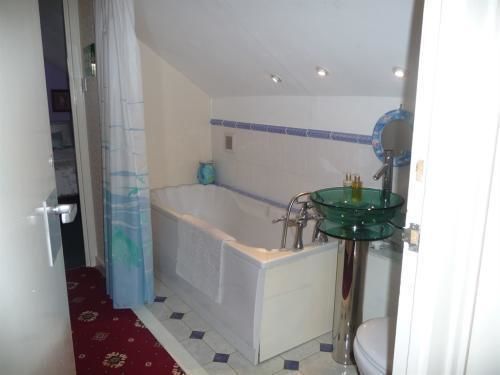 Linchens Bed And Breakfast Felbridge ภายนอก รูปภาพ